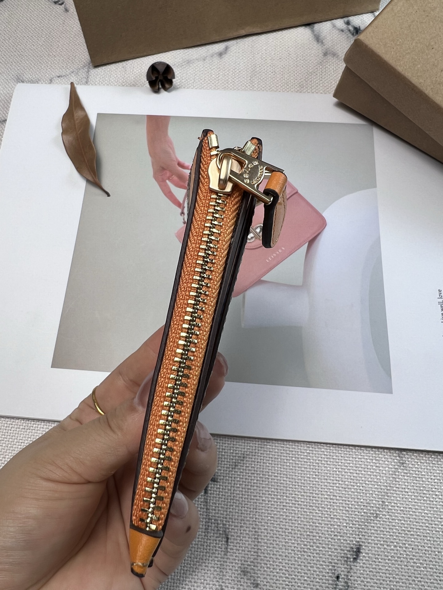 Coach ～新款coach卡包CAR21橘子 这个卡包好可爱 4个卡位 中间是拉链袋