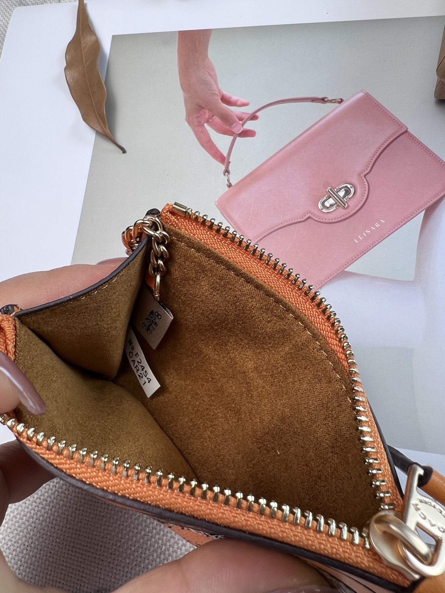 Coach ～新款coach卡包CAR21橘子 这个卡包好可爱 4个卡位 中间是拉链袋