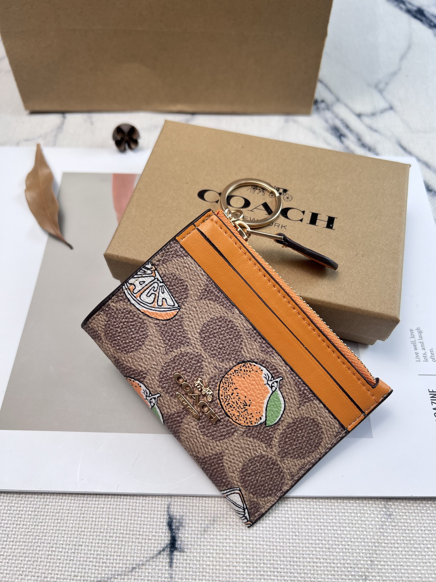 Coach ～新款coach卡包CAR21橘子 这个卡包好可爱 4个卡位 中间是拉链袋