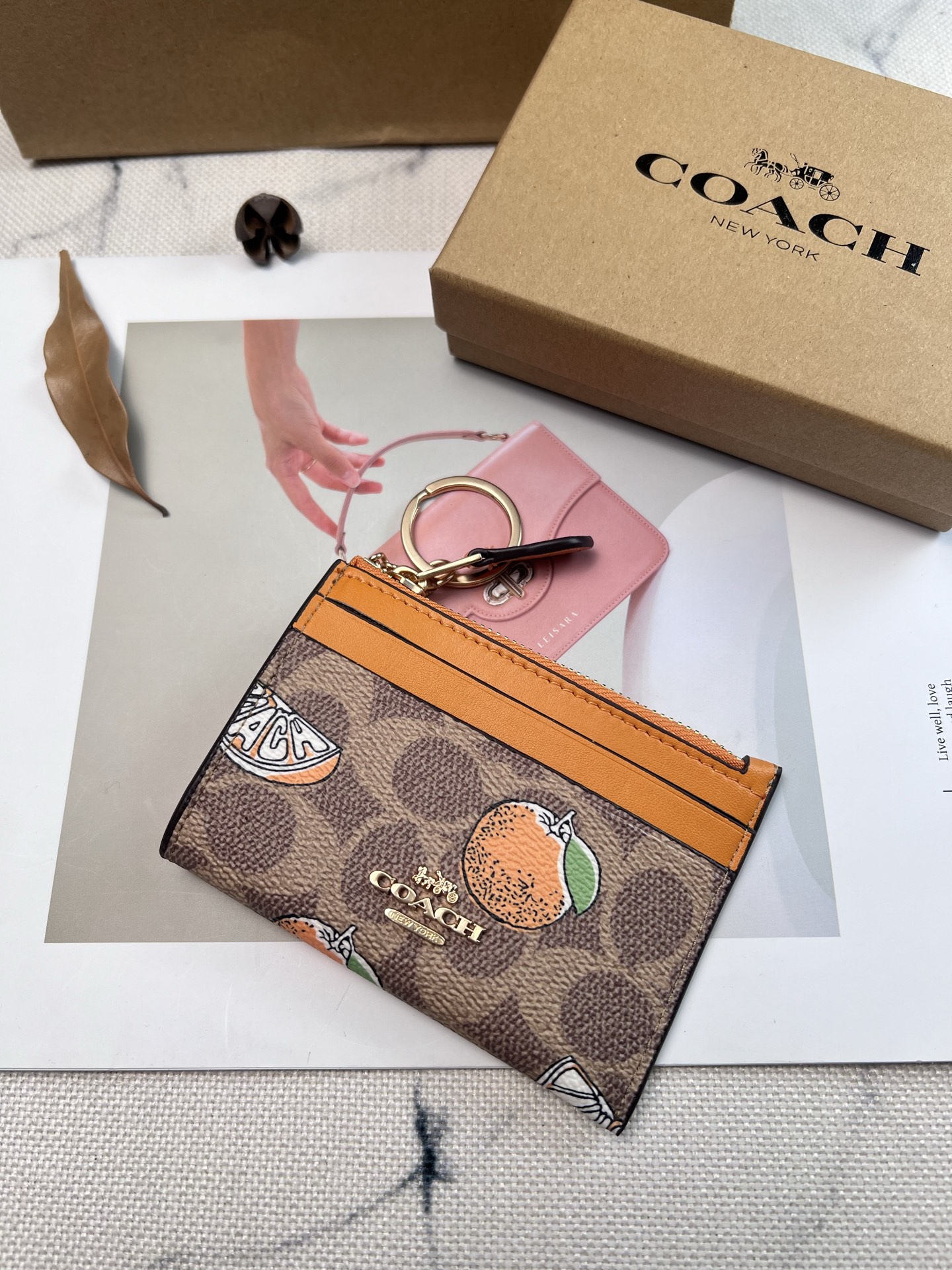 Coach ～新款coach卡包CAR21橘子 这个卡包好可爱 4个卡位 中间是拉链袋