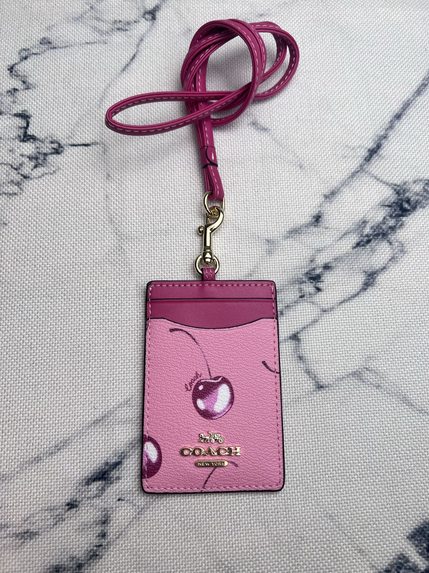 Coach ～coach 新款CCR833樱桃 工作牌 男女通用款 上班族 学生们的最爱 C字的logo标志