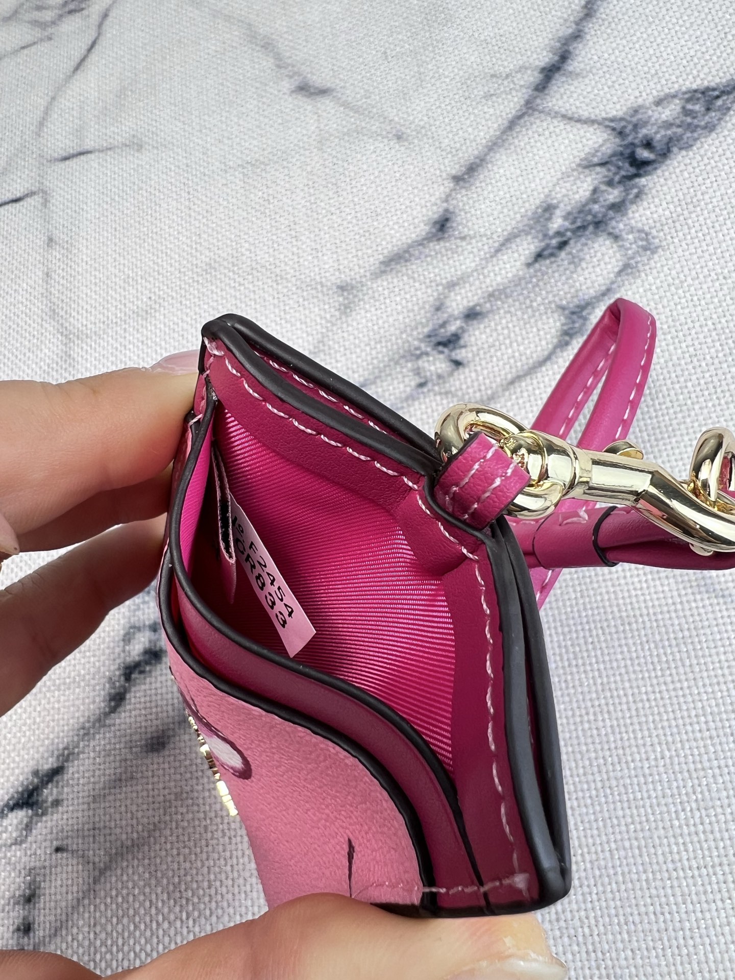 Coach ～coach 新款CCR833樱桃 工作牌 男女通用款 上班族 学生们的最爱 C字的logo标志