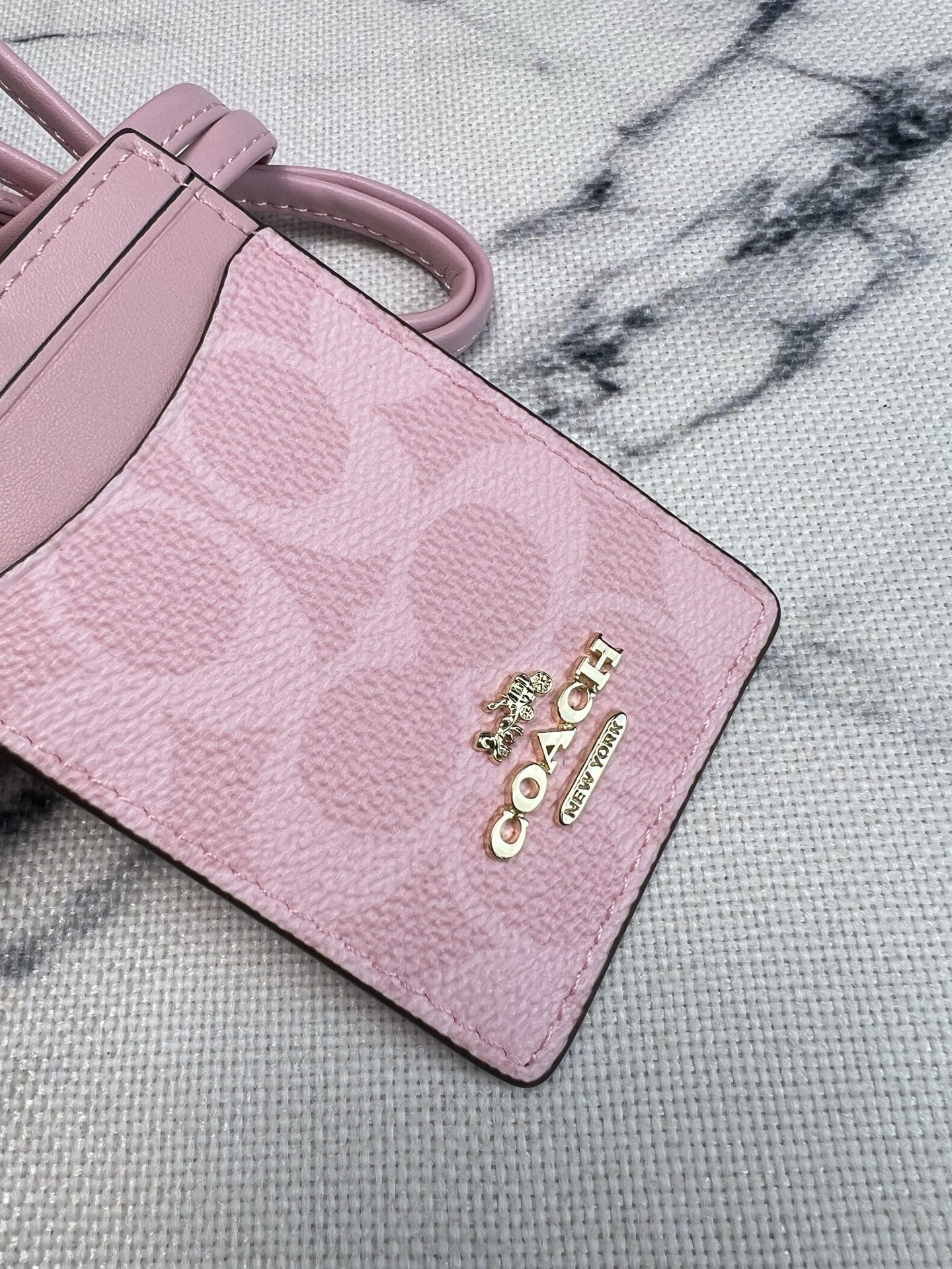 Coach ～coach 新款63274樱花粉 工作牌 男女通用款 上班族 学生们的最爱 C字的logo标志