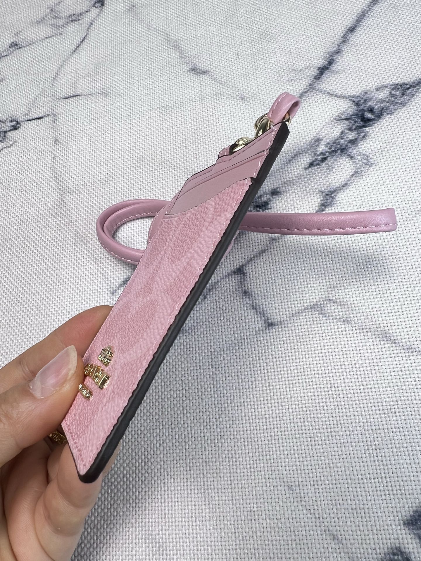 Coach ～coach 新款63274樱花粉 工作牌 男女通用款 上班族 学生们的最爱 C字的logo标志