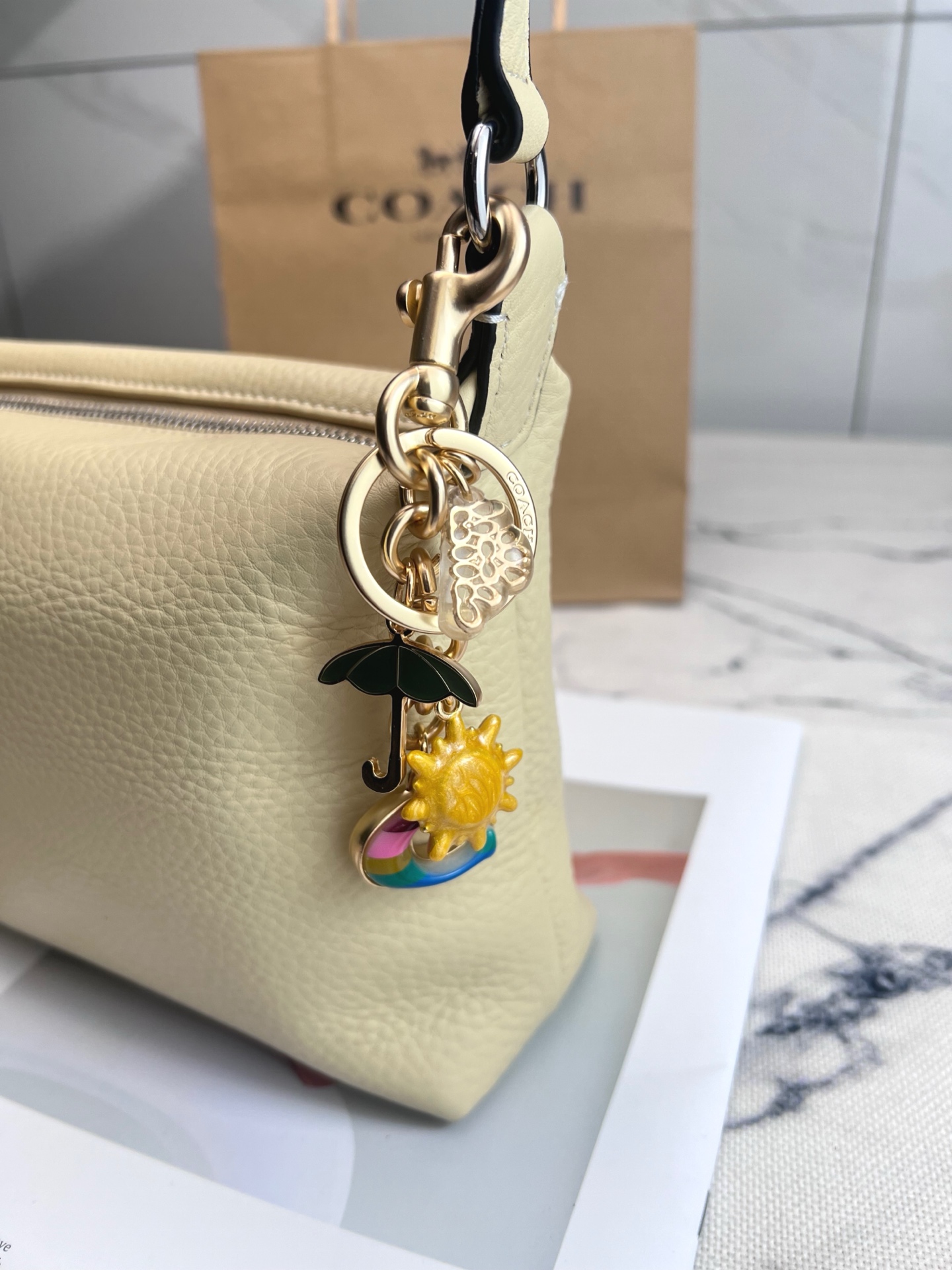 Coach ～COACH蔻驰 Bag Charm 技术立体太阳云朵彩虹包挂件 树脂 包周边 金色 又高级