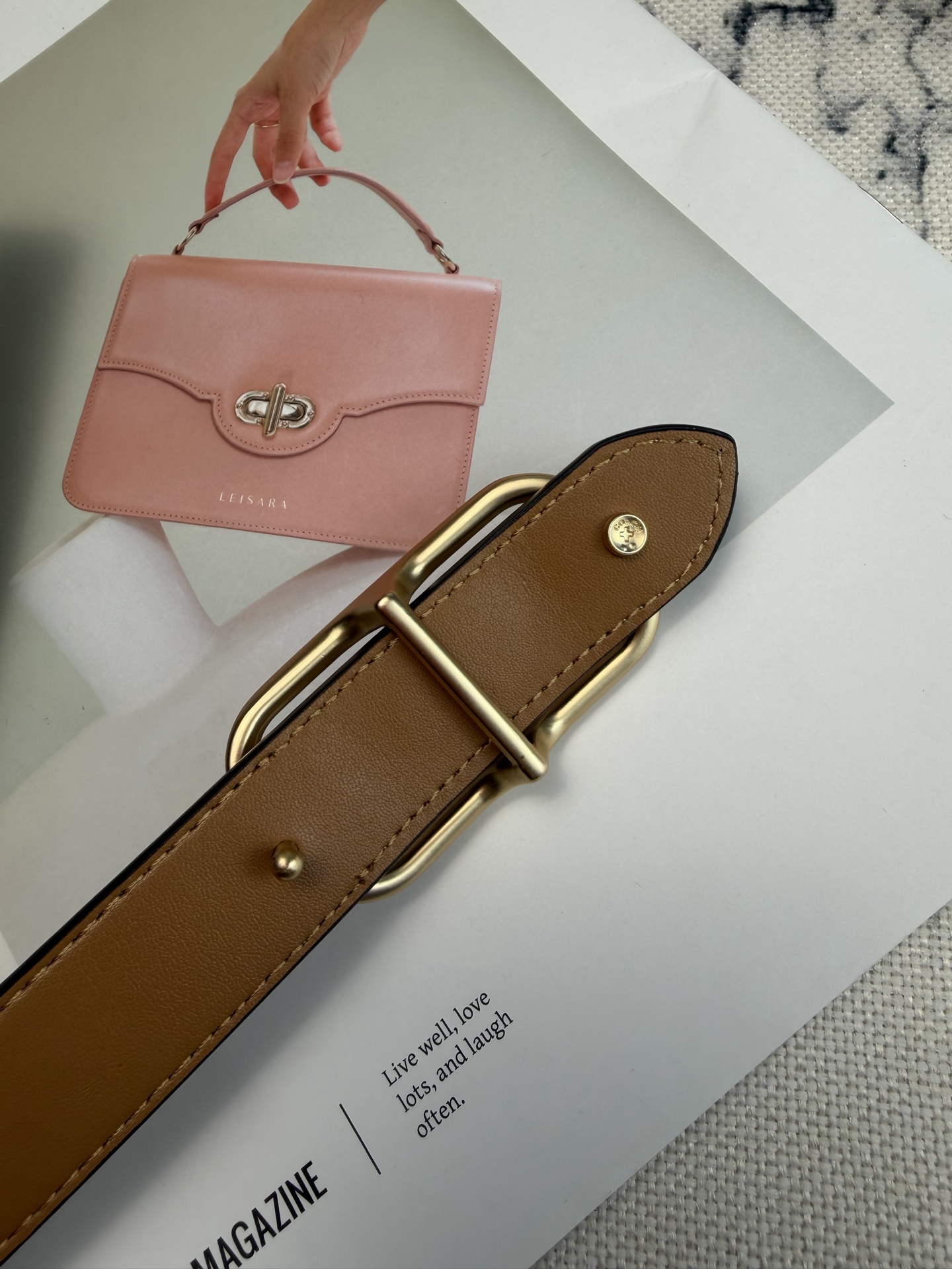 Coach ～Coach Morgan系列女士皮带 CE971 浅杏老花帆布+金属方扣 简约 风满分