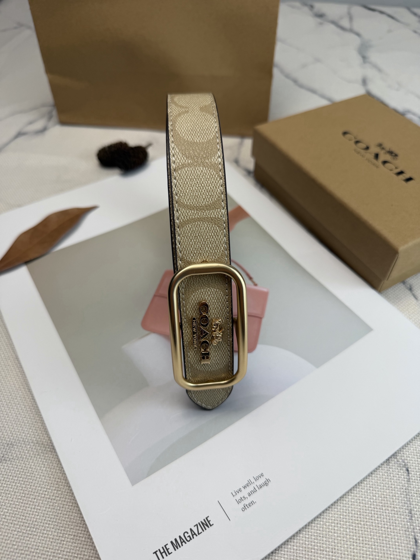 Coach ～Coach Morgan系列女士皮带 CE971 浅杏老花帆布+金属方扣 简约 风满分