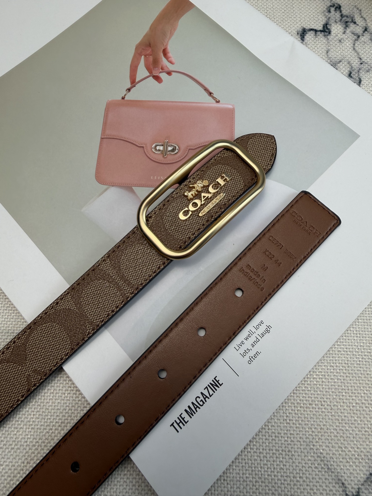 Coach ～Coach Morgan系列女士皮带 CE971 卡其大花老花帆布+金属方扣 简约 风满分