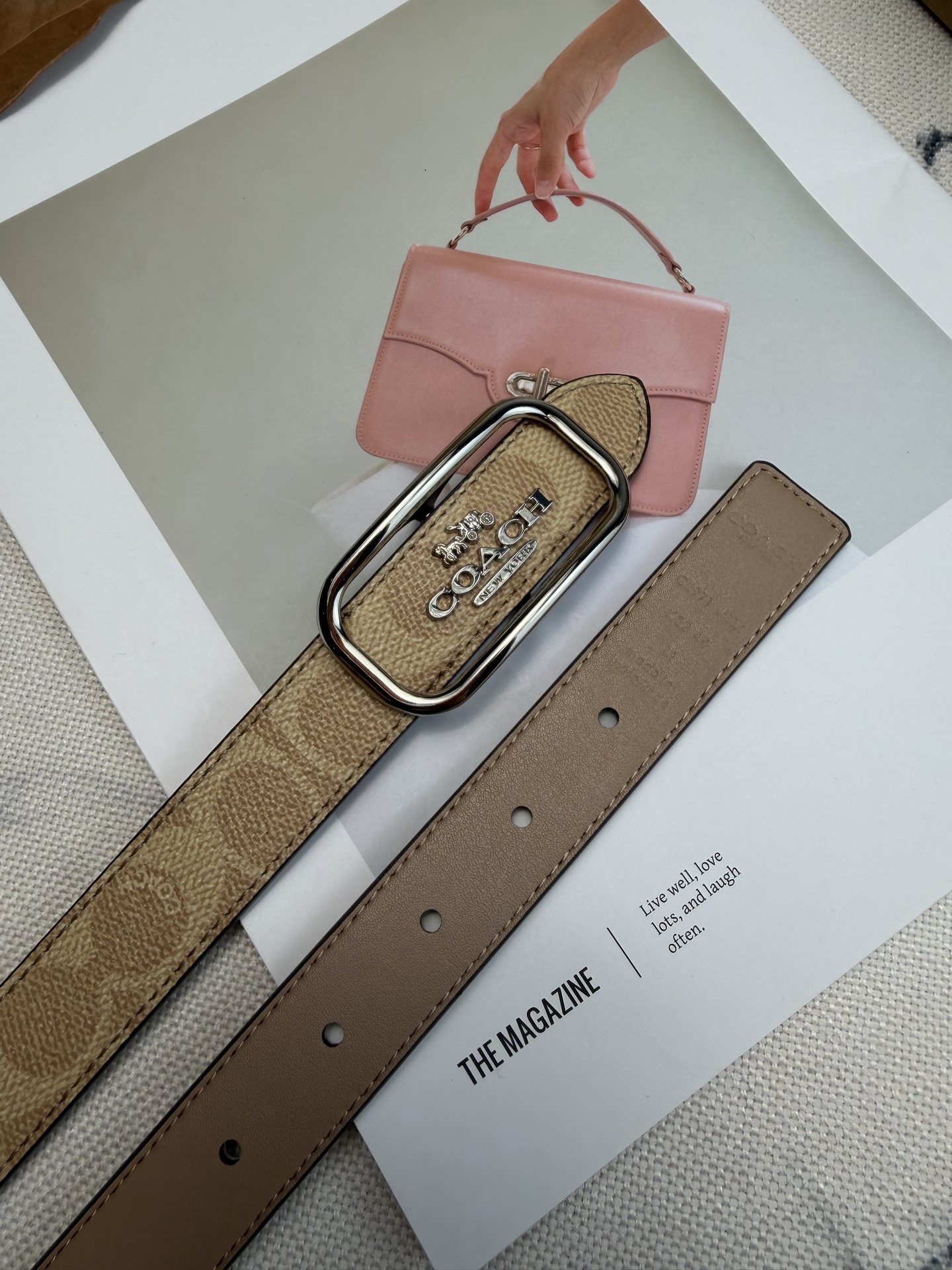 Coach ～Coach Morgan系列女士皮带 CE971 奶茶色老花帆布+金属方扣 简约 风满分
