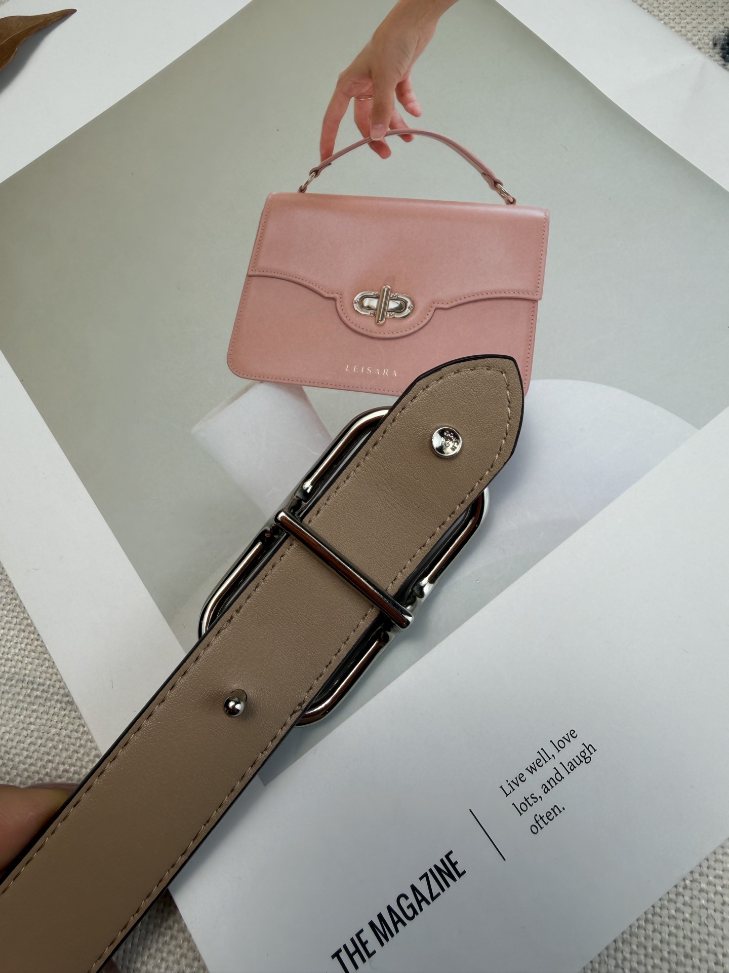 Coach ～Coach Morgan系列女士皮带 CE971 奶茶色老花帆布+金属方扣 简约 风满分