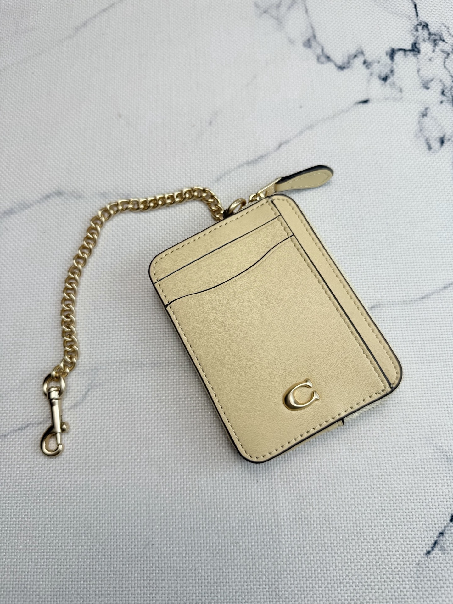 Coach Coach链条卡包CAH08黄铜拼月光色皮革+金属链条