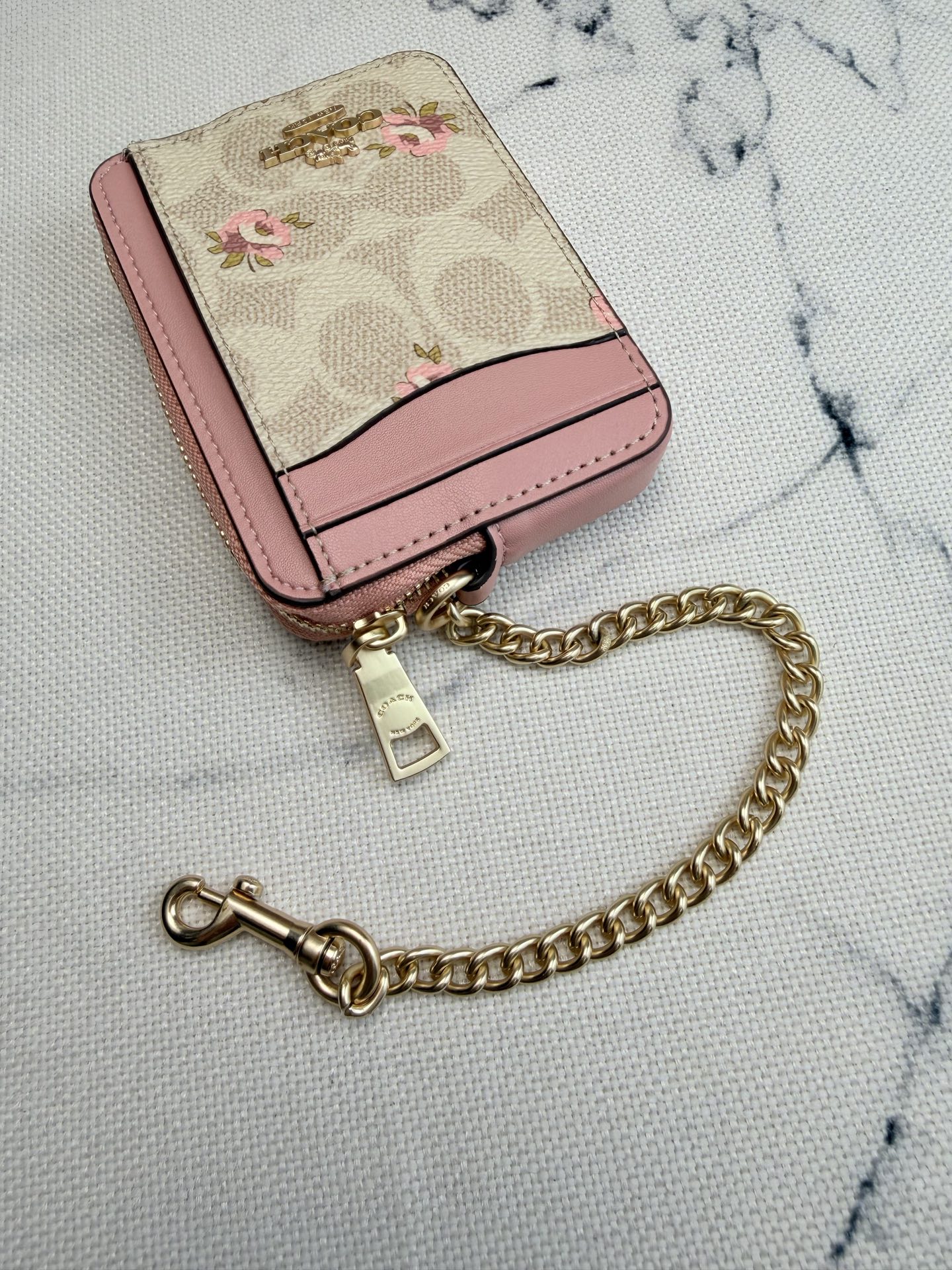 Coach Coach粉色花卉CAU45链条卡包