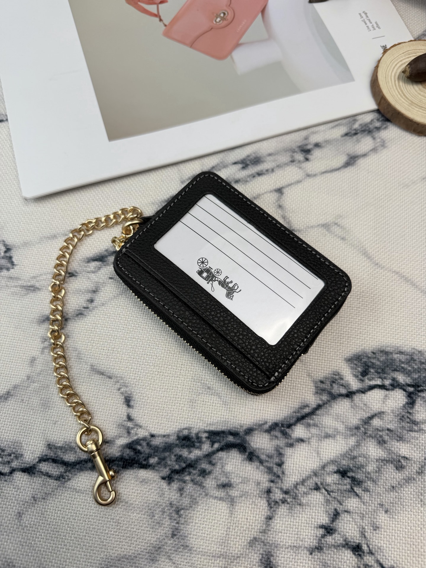 Coach Coach黑色链条卡包款号CCS83采用鹅卵石压印花纹牛皮 质感细腻耐用 正面C字Logo+金属铭牌