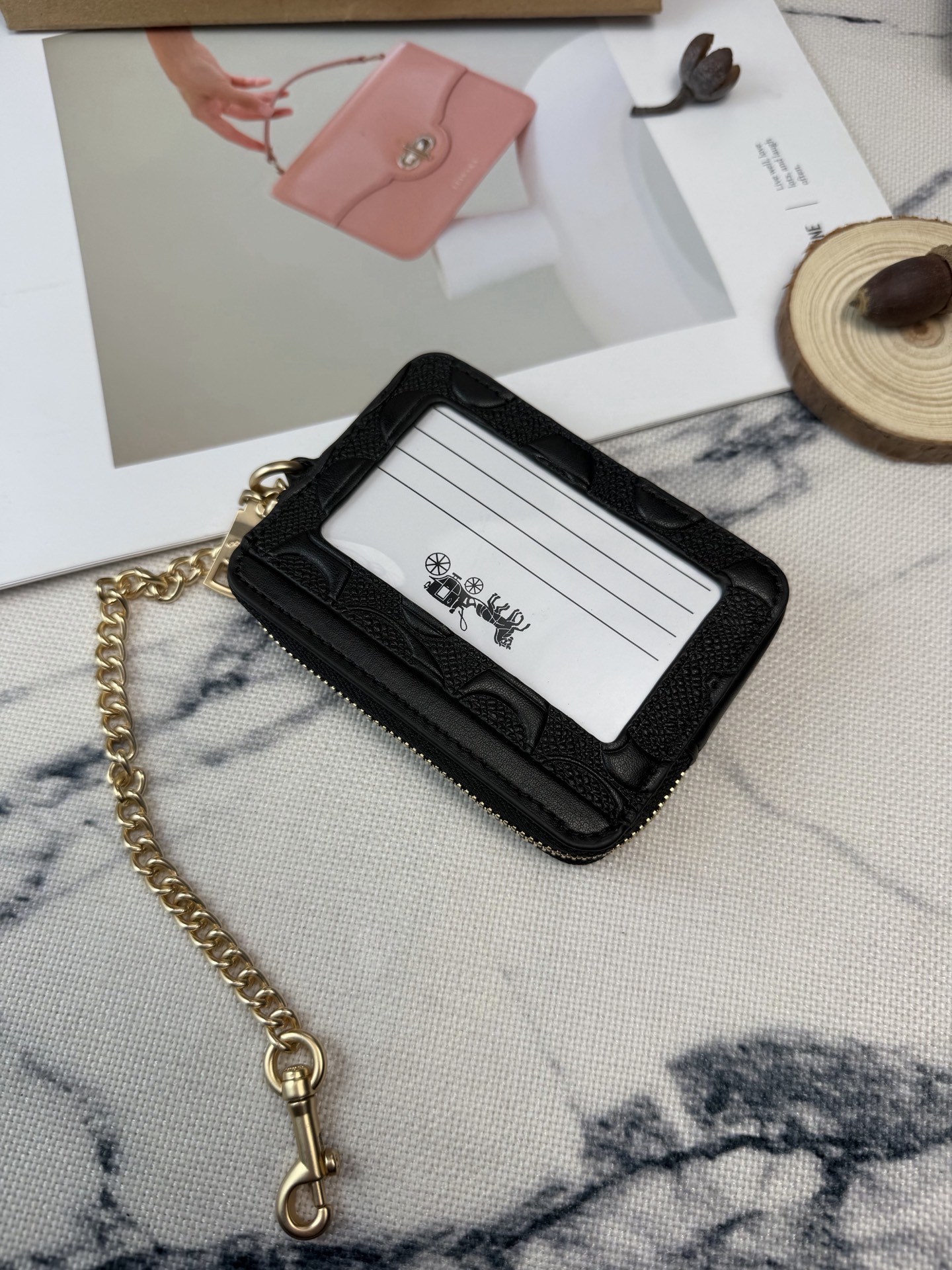 Coach Coach黑色链条卡包款号CDQ15采用颗粒纹压印花纹牛皮