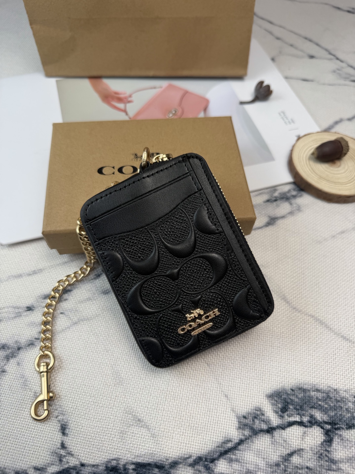Coach Coach黑色链条卡包款号CDQ15采用颗粒纹压印花纹牛皮