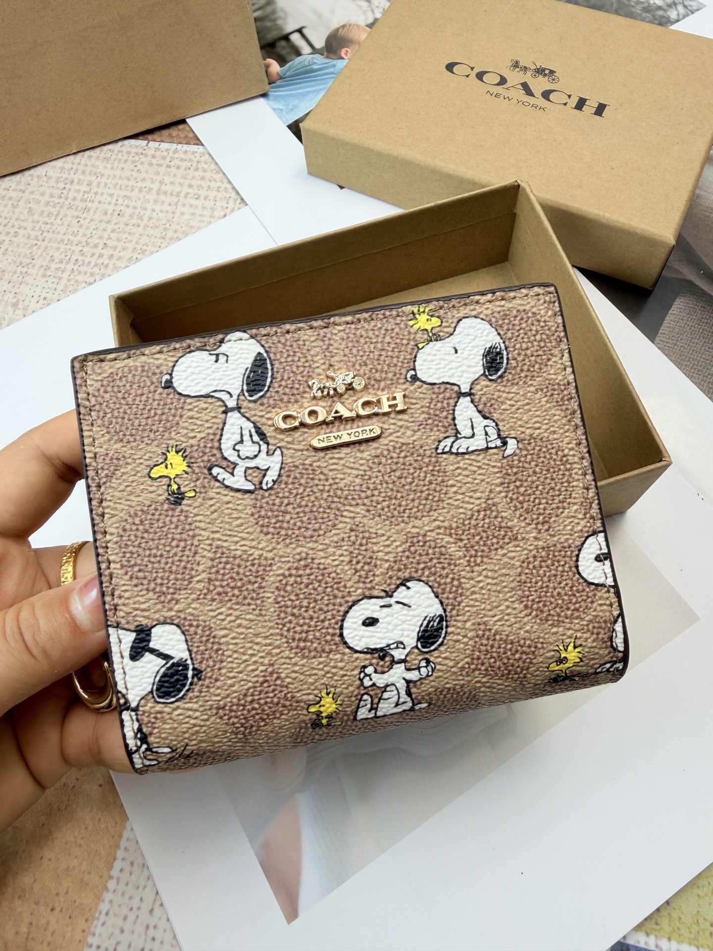 Coach Coach和Snoopy联名C4591卡包 棕色老花帆布+卡通图案短款拉链小钱包
