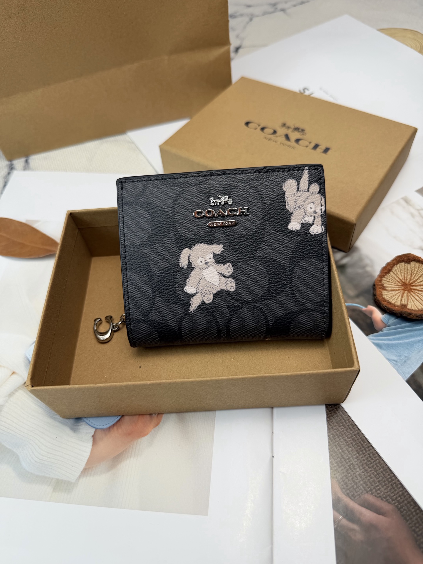Coach COACH和《天竺鼠车车》联名零钱卡包 CC920 黑色老花帆布+两只超萌天竺鼠刺绣