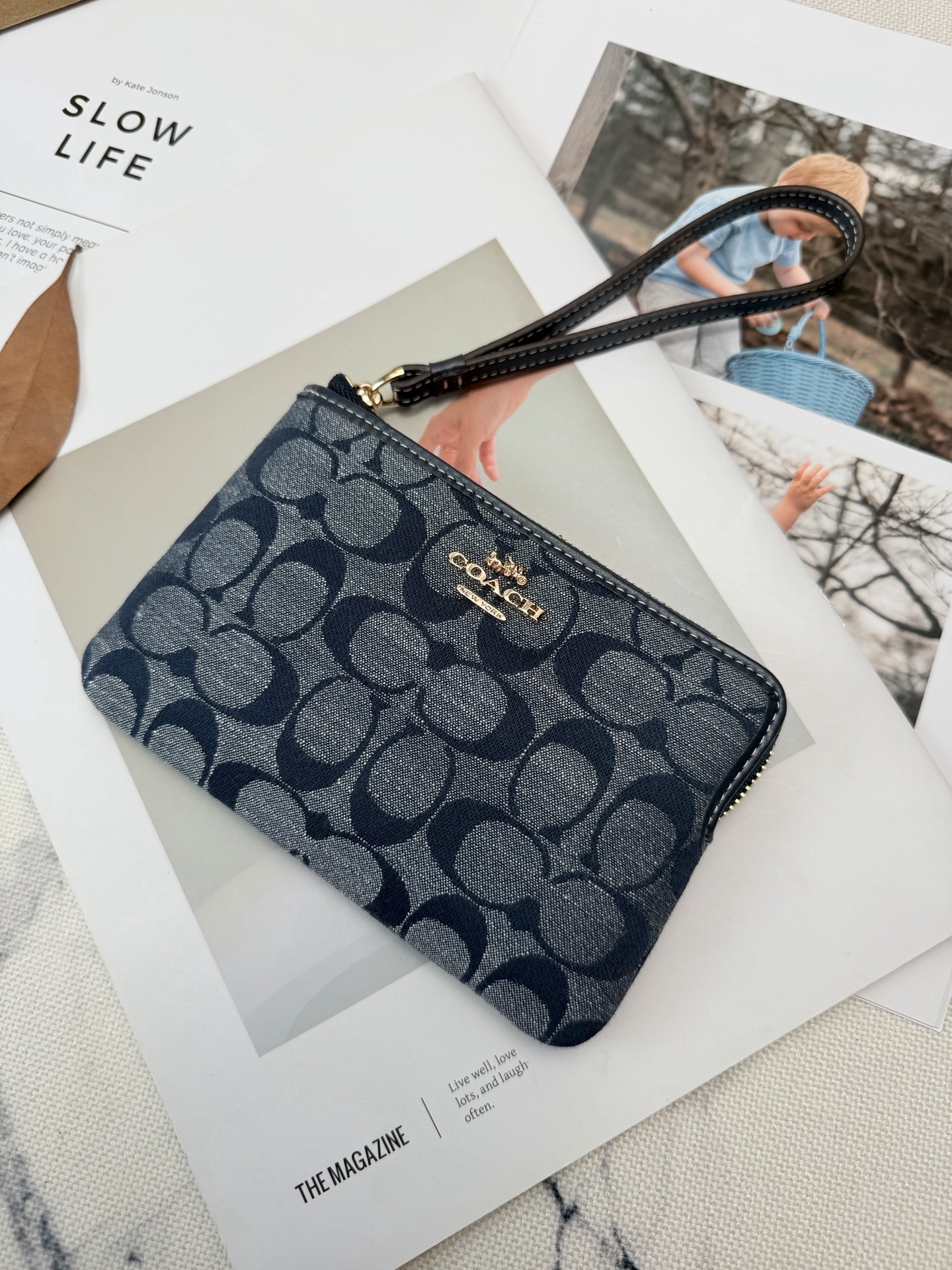 Coach Coach 老花手腕包 CH371牛仔蓝色帆布材质 低调耐看 超有品牌辨识度 正面金属Logo