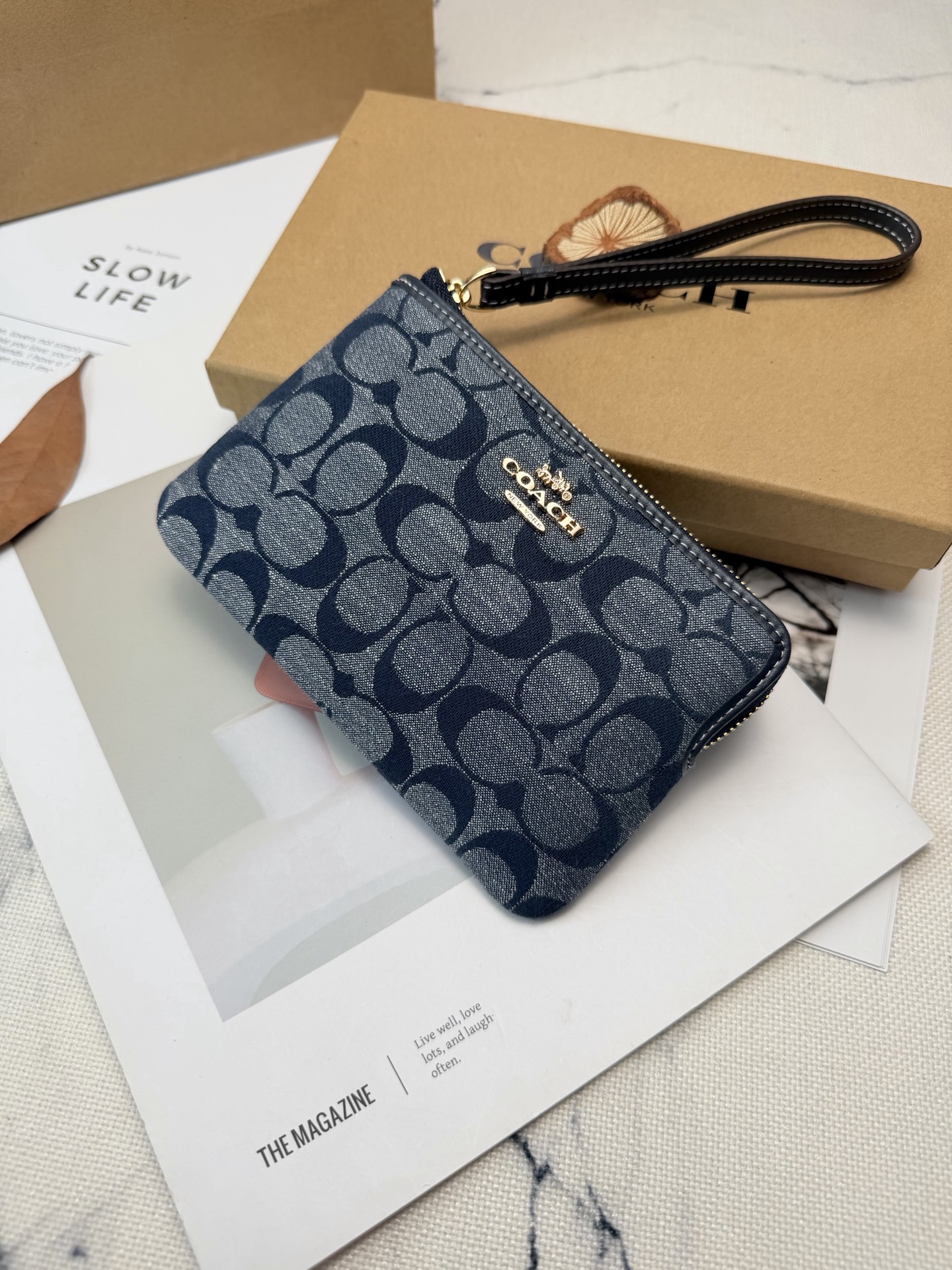Coach Coach 老花手腕包 CH371牛仔蓝色帆布材质 低调耐看 超有品牌辨识度 正面金属Logo