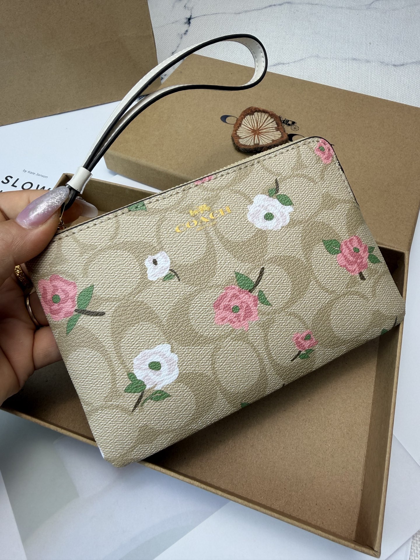 Coach 玫瑰花零钱手拿包 老花帆布+粉白玫瑰印花