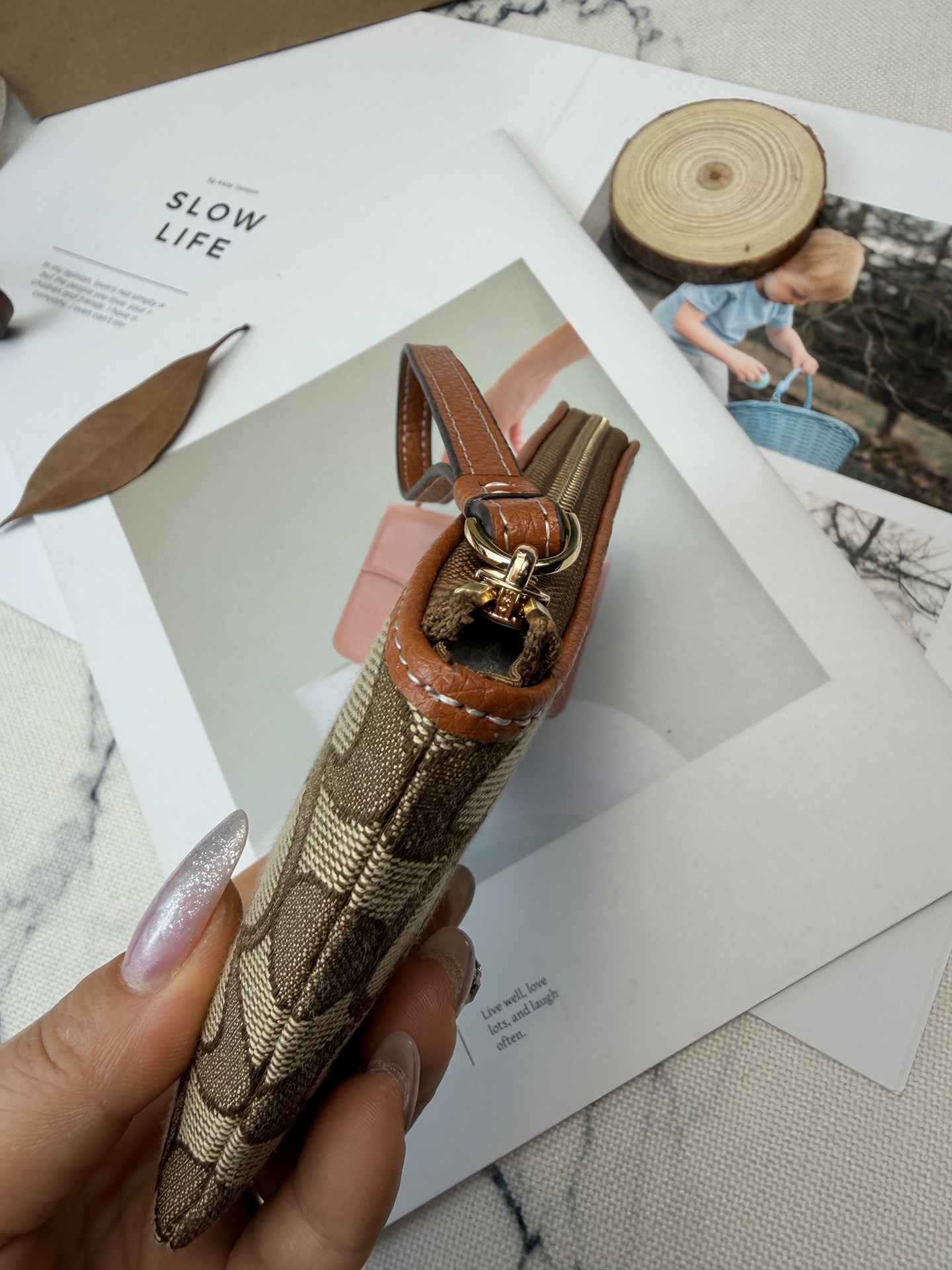 Coach Coach这款CN033和迪士尼联名的米奇零钱手拿包 老花帆布+米奇刺绣 又童趣 棕色皮革边饰