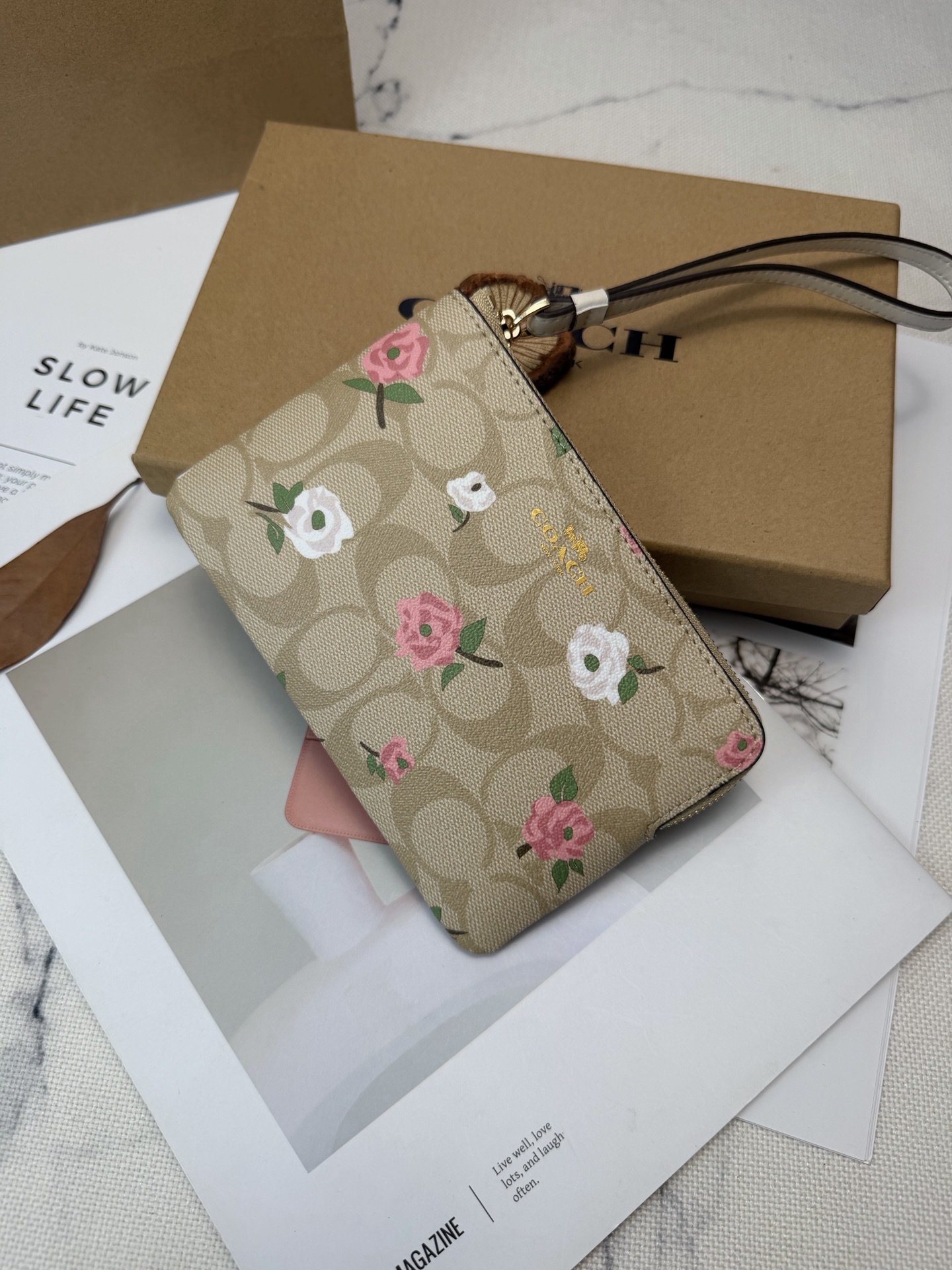 Coach 玫瑰花零钱手拿包 老花帆布+粉白玫瑰印花