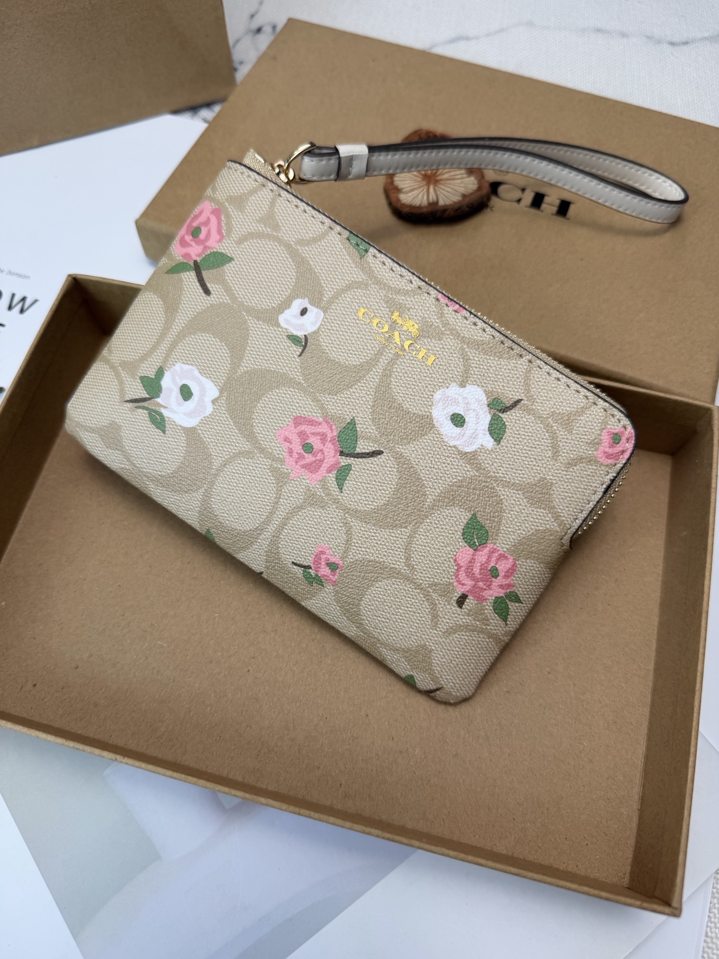 Coach 玫瑰花零钱手拿包 老花帆布+粉白玫瑰印花