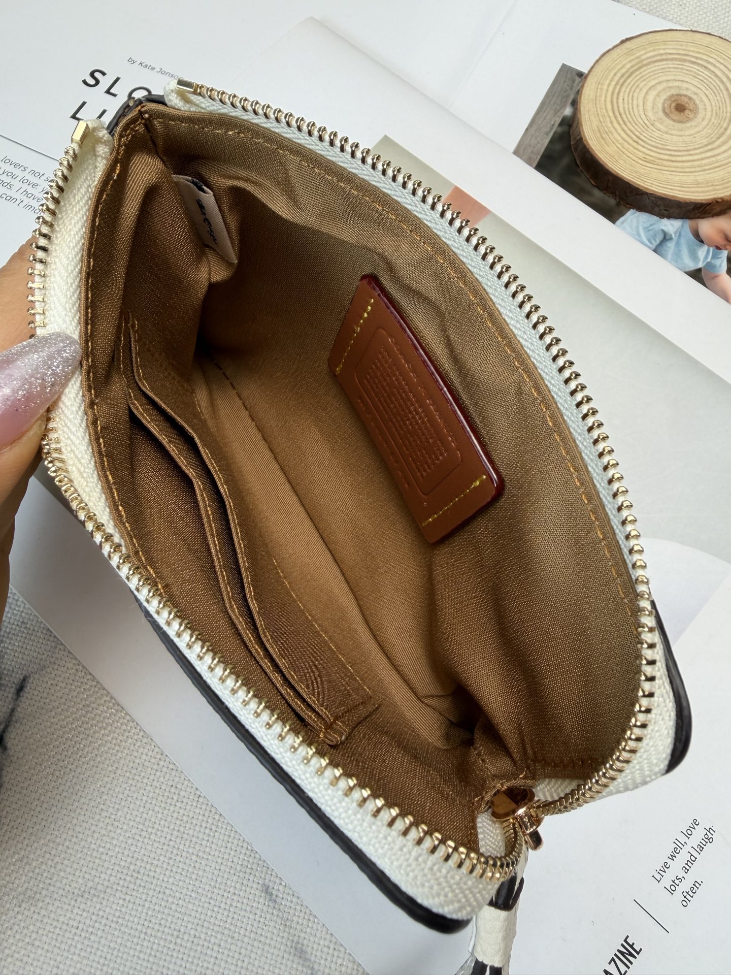 Coach Coach携手Peanuts推出这款CF213零钱手拿包