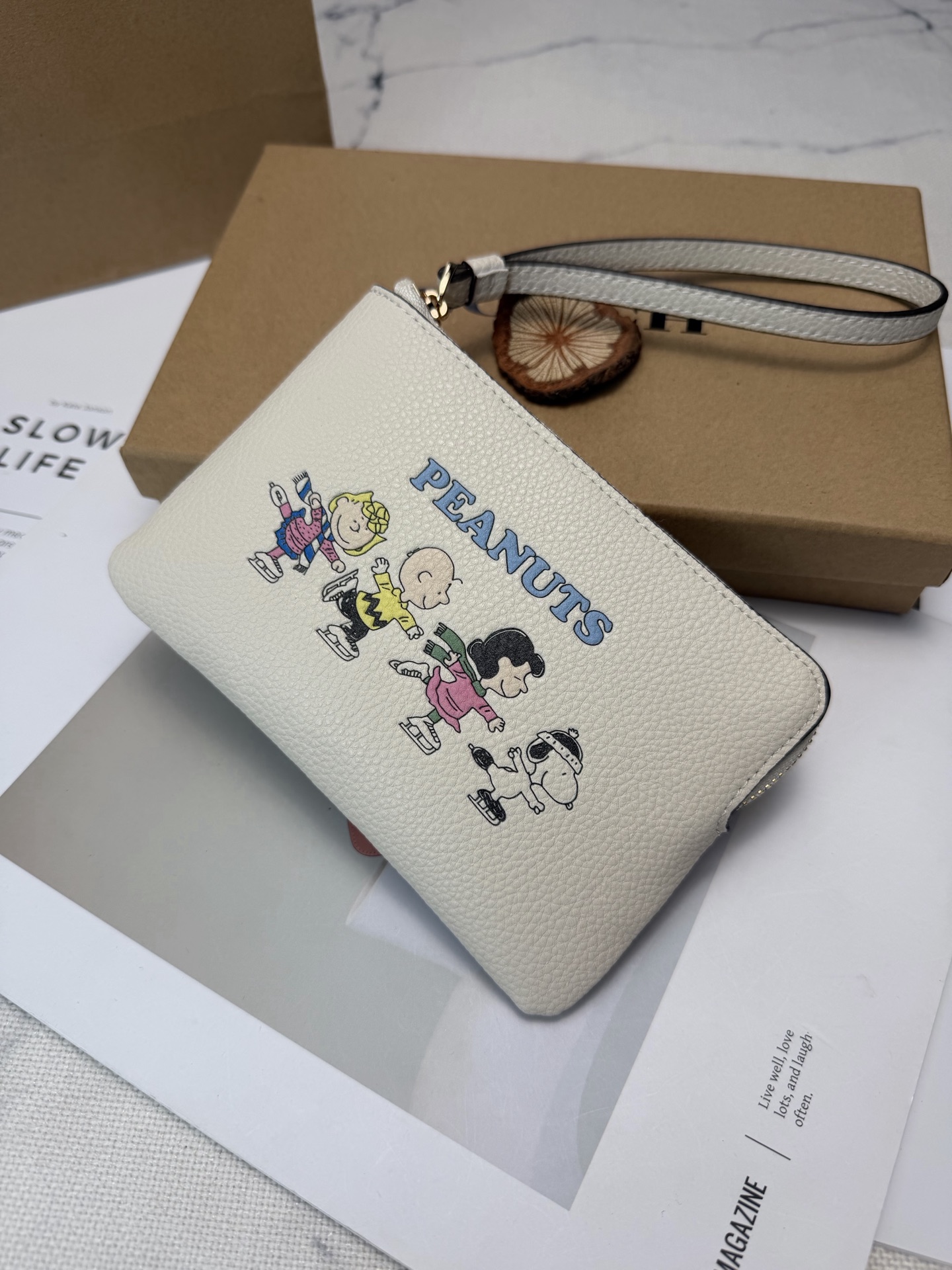 Coach Coach携手Peanuts推出这款CF213零钱手拿包