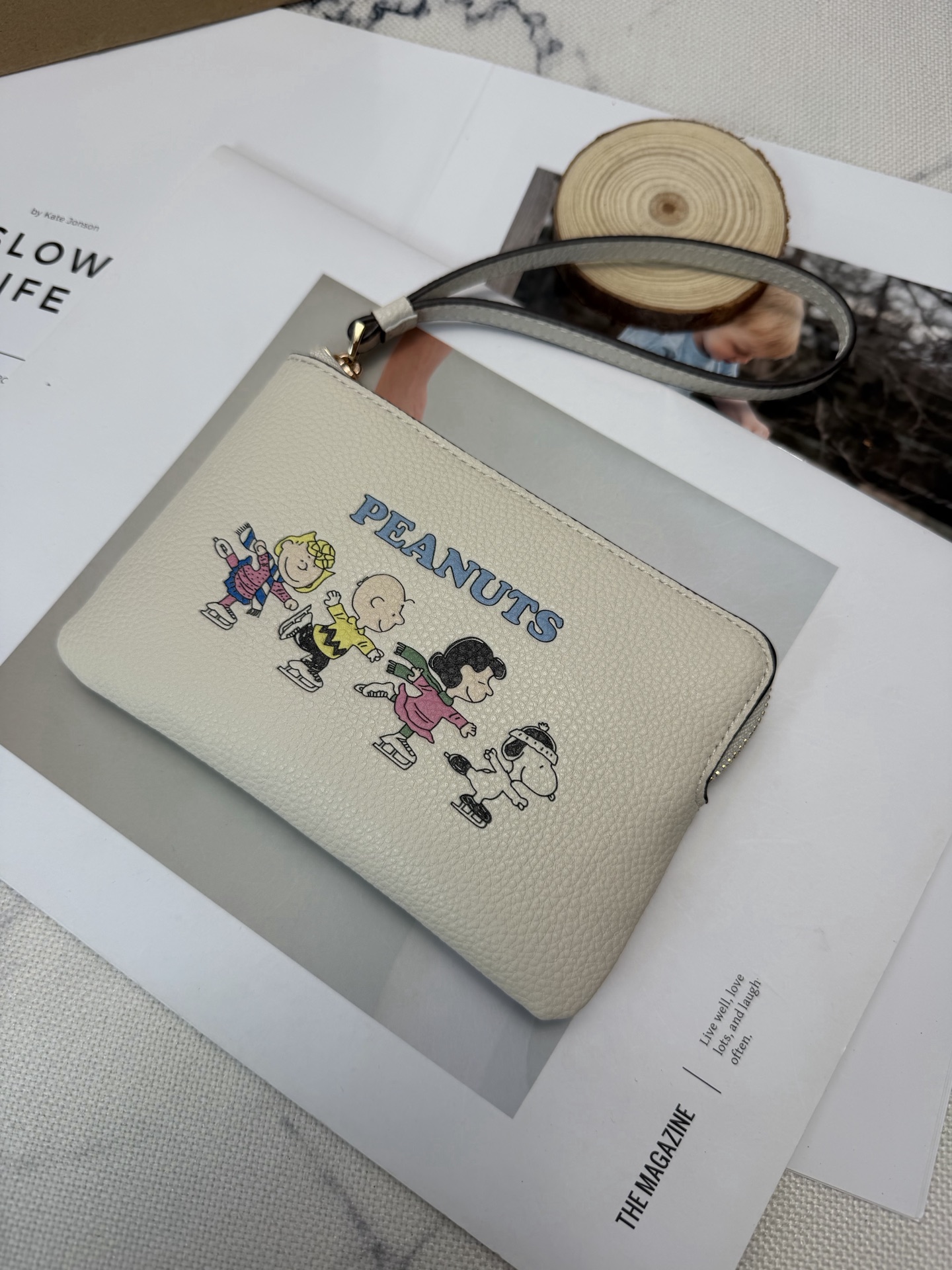Coach Coach携手Peanuts推出这款CF213零钱手拿包