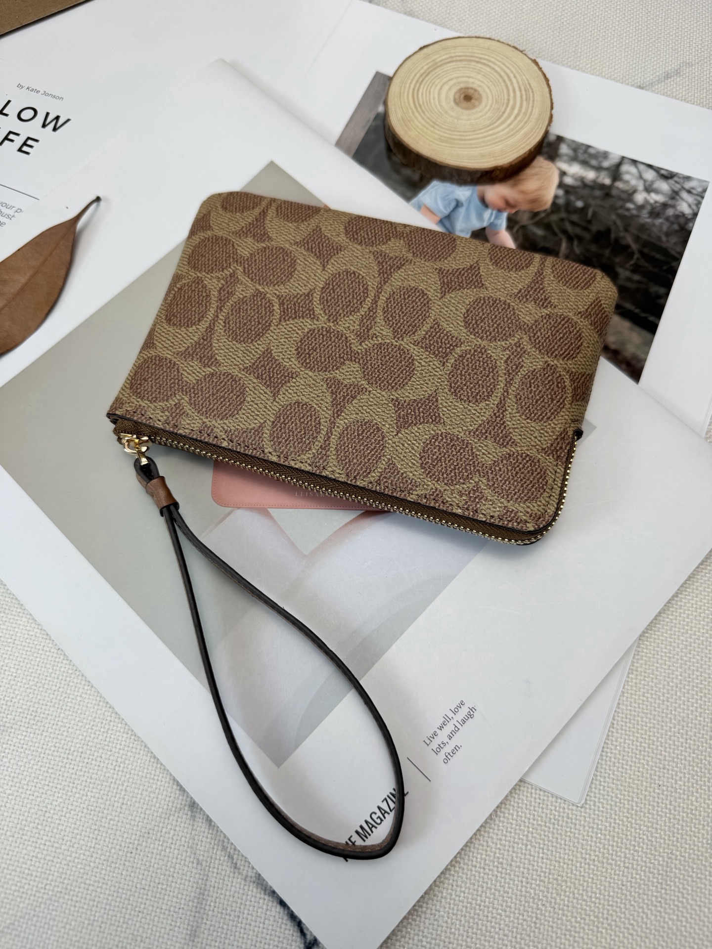 Coach Coach这款CW854 老花棕黄色零钱手拿包