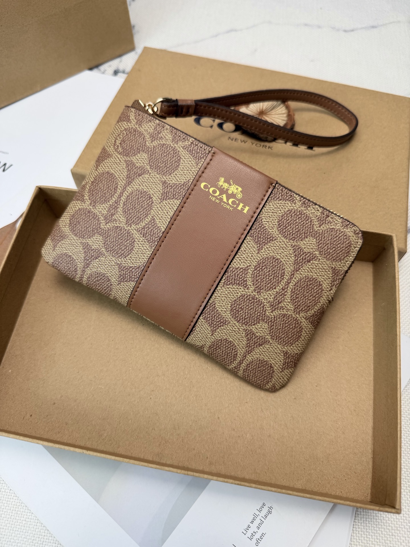 Coach Coach这款CW854 老花棕黄色零钱手拿包