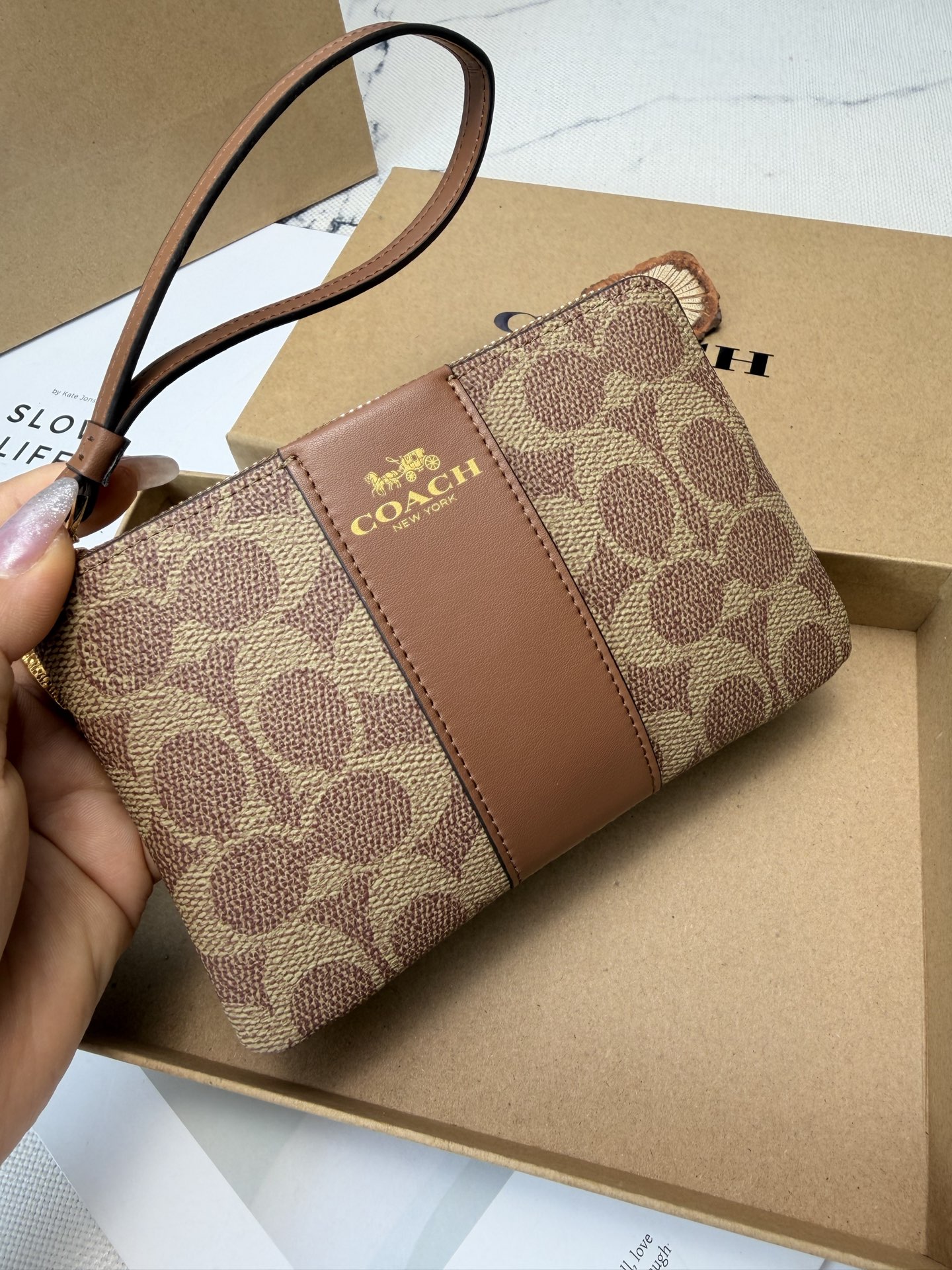Coach Coach这款CW854 老花棕黄色零钱手拿包