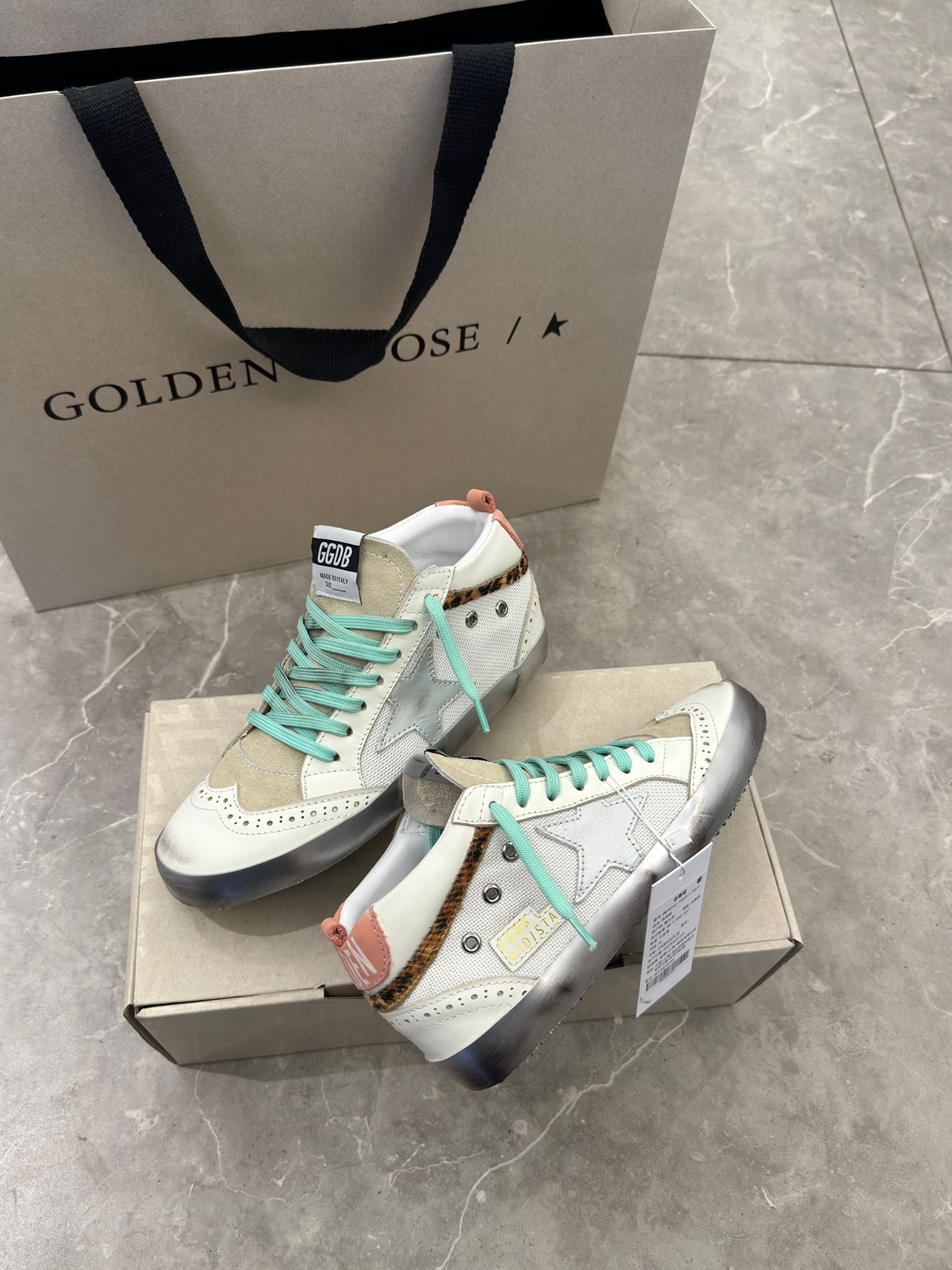 NO:172369,(Long-term goods. Order inquiry) Silver edge pink tail Silver star high-end couple style top-level Niuli high-end version. Don’t disturb the low-end!  Packaging: Upgrade new packaging...Certificate, card, tag, cloth bag, GGDB Slide Golden Goose Small Dirty Shoes Gaobang Golden Gse Deluxe Brand SUPER$TAR N pair of genuine disassembly version# The best market is not acceptable to compare # 2025 new ggdb Gaobang Small Dirty Shoes The popularity is earlier than the white shoes, breaking the traditional aesthetic, the small dirty shoes have done it!  Celebrity private server demonstration is so versatile!  No need to worry about washing shoes anymore!  The original custom cowhide (the essence of the old one) inner towel   cowhide, exclusive mold latex pad, 2cm height-enhancing insole, you can take out!  Insole size stamp!  Old craftsmen polished by hand, even the soles are unruly dirty, women 35-40 men 40-45. Men's size custom 10. Men's size only adjust the upper and lower sizes (women 41 men 45 46 custom 56 not return or exchange), casual shoes/sports shoes, sneakers, cowhide, gold19860909（长期做货.订单询价） 银边粉尾银星高帮情侣款顶级牛里高版本.低端勿扰！ 包装:升级新包装..证书,卡片,吊牌,布袋, GGDB Slide黄金鹅小脏鞋高邦Golden Gse Deluxe Brand SUPER$TAR N双正品拆解打版# 市场最优不服来比 # 2025新款ggdb高邦小脏鞋 火红程度比小白鞋还要早,打破传统审美,小脏鞋做到了！明星私服上脚示范 就是这么百搭 ！再也不用担心洗鞋的问题啦！ 鞋面原版定制牛皮（做旧精髓所在）内里毛巾 牛皮 里 独家开模乳胶垫 2cm内增高鞋垫可以拿出来哦！鞋垫码数钢印！ 老工匠手工打磨,就连鞋底也是不羁的脏, 女35-40 男40-45. 男码定做10.男码只调上下码（女41 男45 46定做不退换）,休闲鞋/运动鞋,sneakers,cowhide,gold,Women's Shoes