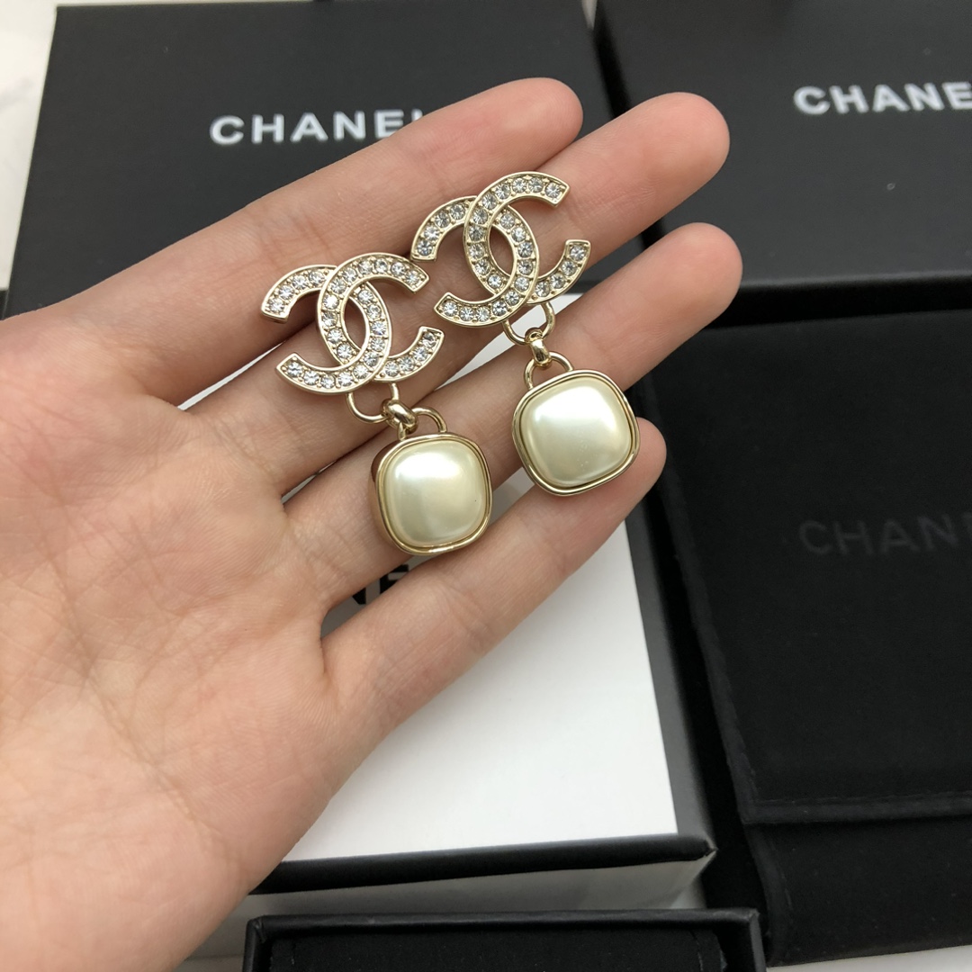chanel gold crystal cc pearl drop earrings