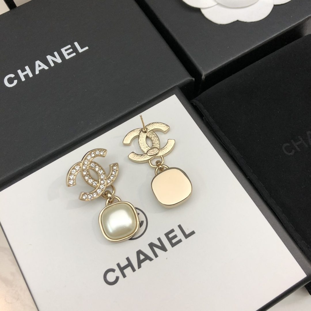 chanel gold crystal cc pearl drop earrings