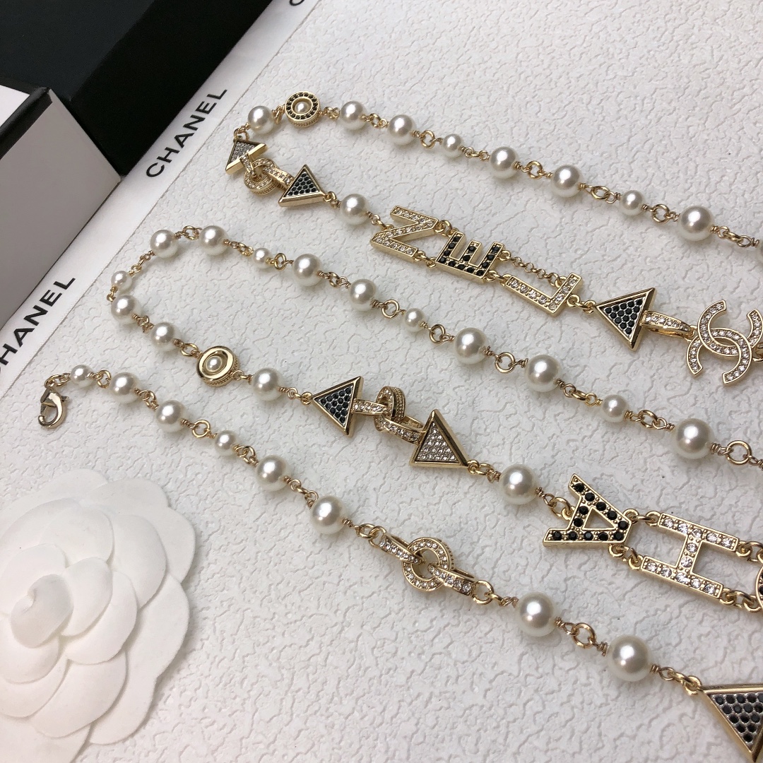 👑经典著作 现货Chanel 毛衣链 小香 珍珠 字母 长链 【原单狠货】进出专柜无压力，代购级别 ch@nel 金珍珠