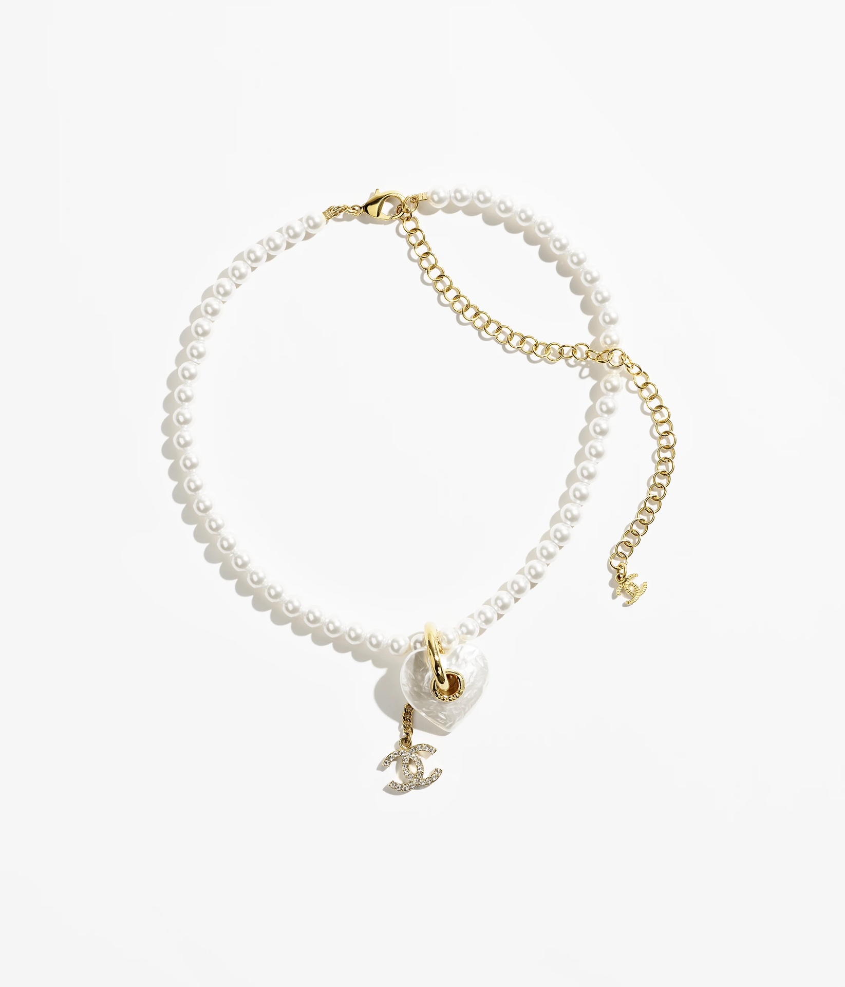 chanel pearl cc round pendant necklace