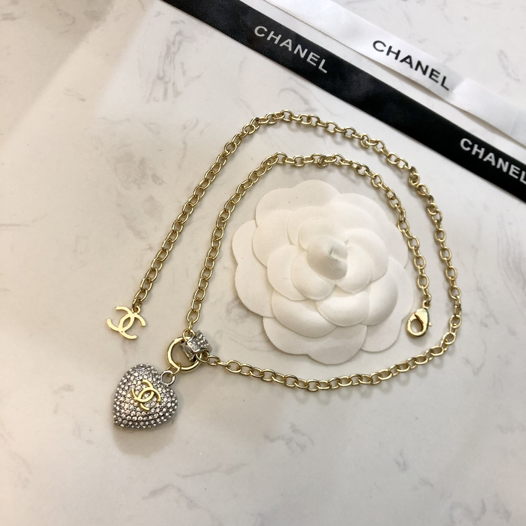 chanel gold crystal cc round pendant necklace