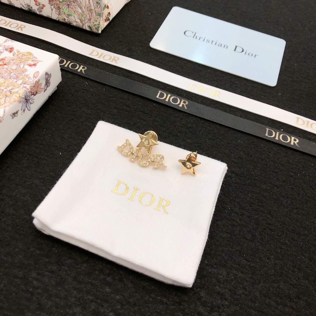 Dior 新品❗☀原单货 ☀2024新款DIOR迪奥字母耳钉☀专柜一致黄铜材质 超级有质感