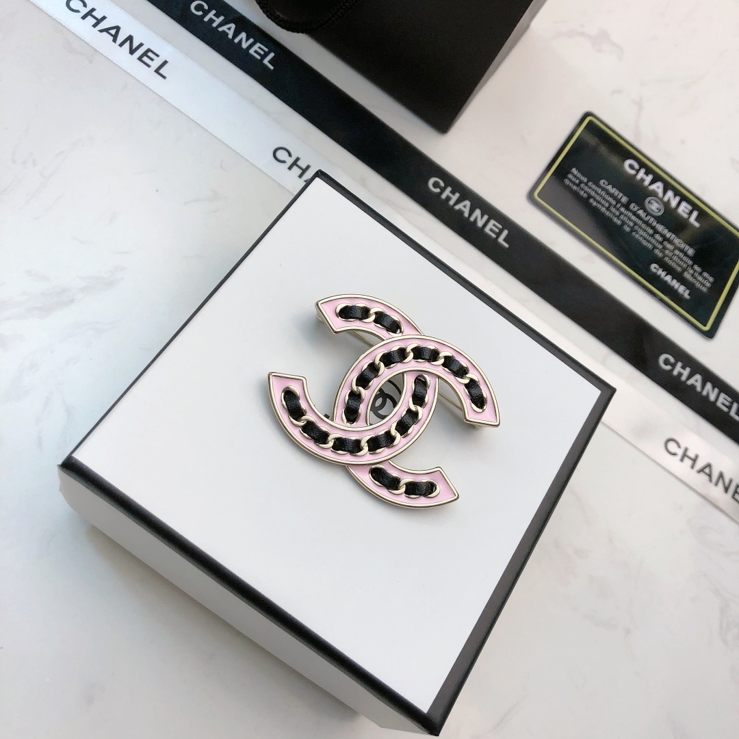 chanel multicolor strass cc brooch