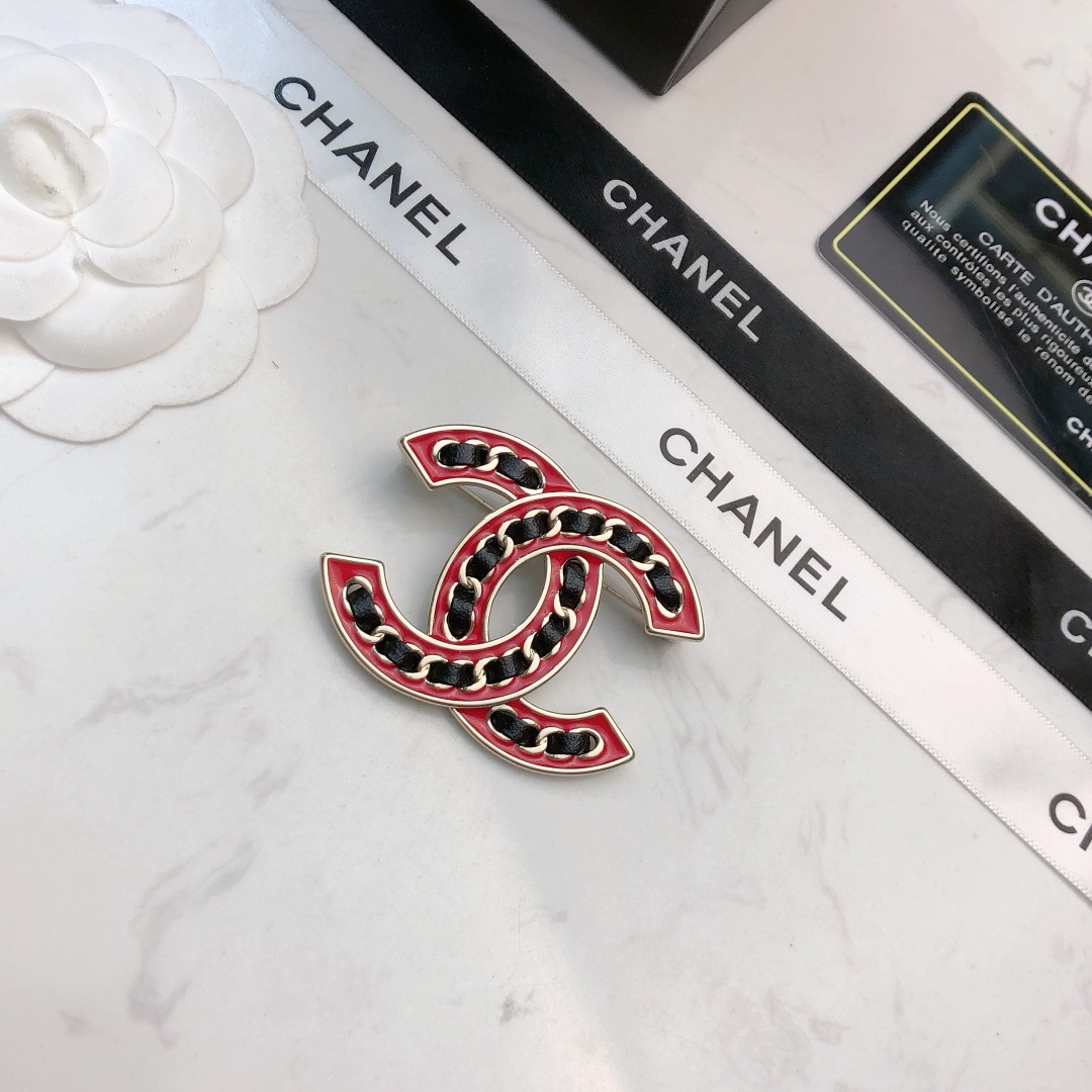 chanel multicolor strass cc brooch