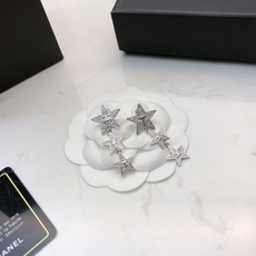 🛍【CHANEL】🇪🇬🛍专柜最新款同步上新❣🛍香奈儿耳钉火热爆款来袭🤑🤑🛍大牌香奶奶这个品牌在时尚女性当 🛍【CHANEL】🇪🇬🛍专柜最新款同步上新❣🛍香奈儿耳钉火热爆款来袭🤑🤑🛍大牌香奶奶这个品牌在时尚女性当