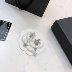 🛍【CHANEL】🇪🇬🛍专柜最新款同步上新❣🛍香奈儿耳钉火热爆款来袭🤑🤑🛍大牌香奶奶这个品牌在时尚女性当 🛍【CHANEL】🇪🇬🛍专柜最新款同步上新❣🛍香奈儿耳钉火热爆款来袭🤑🤑🛍大牌香奶奶这个品牌在时尚女性当