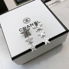 🛍【CHANEL】🇪🇬🛍专柜最新款同步上新❣🛍香奈儿耳钉火热爆款来袭🤑🤑🛍大牌香奶奶这个品牌在时尚女性当 🛍【CHANEL】🇪🇬🛍专柜最新款同步上新❣🛍香奈儿耳钉火热爆款来袭🤑🤑🛍大牌香奶奶这个品牌在时尚女性当