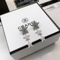 🛍【CHANEL】🇪🇬🛍专柜最新款同步上新❣🛍香奈儿耳钉火热爆款来袭🤑🤑🛍大牌香奶奶这个品牌在时尚女性当 🛍【CHANEL】🇪🇬🛍专柜最新款同步上新❣🛍香奈儿耳钉火热爆款来袭🤑🤑🛍大牌香奶奶这个品牌在时尚女性当