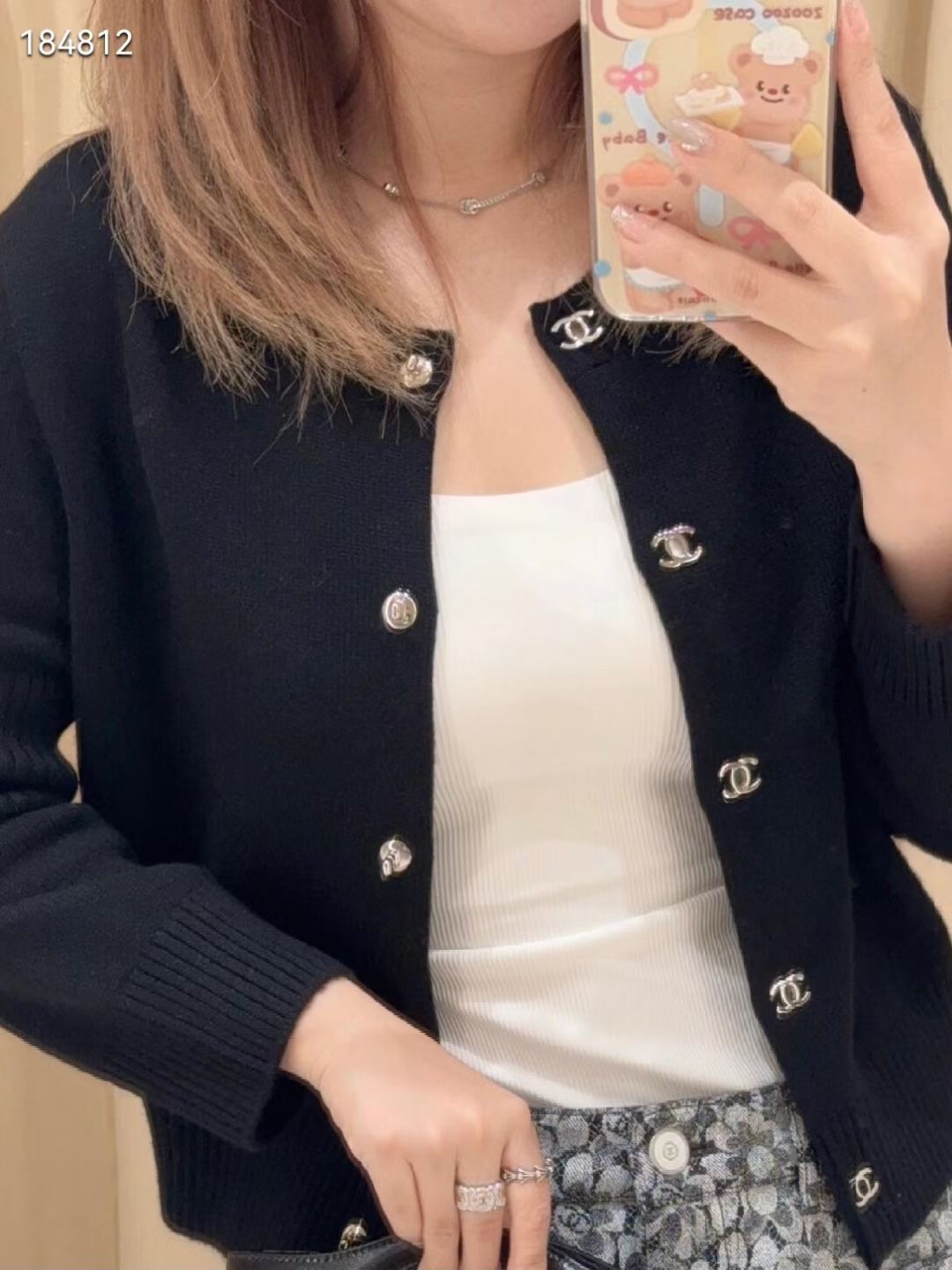 新品 ️5️⃣花铂金 Chanel 24B新款五花双C铂金色蛇骨链项链choker 细细的蛇骨链点缀5️⃣颗铂金色经典双C 越简单越时髦高级 百搭实用性太绝了 不愧是本季爆款 ️淡金色温柔又衬肤色 独家购入yb定制 一致黄铜材质 5C项链.