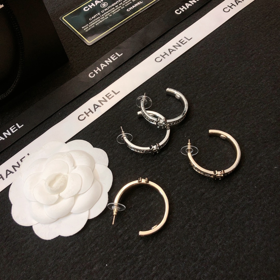 香奈儿Chanel银色金色圆环双C锁骨链耳圈🌺好喜欢这样的大耳圈👆优雅气质还好看😎