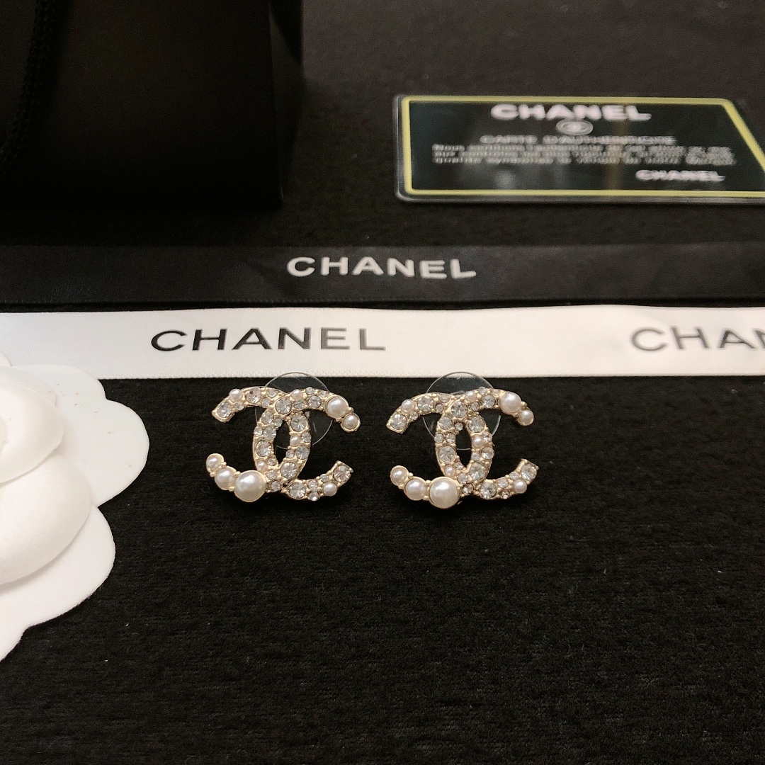 chanel silver crystal cc stud earrings