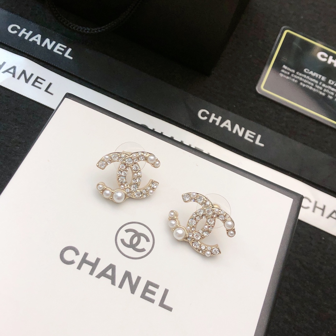 chanel silver crystal cc stud earrings